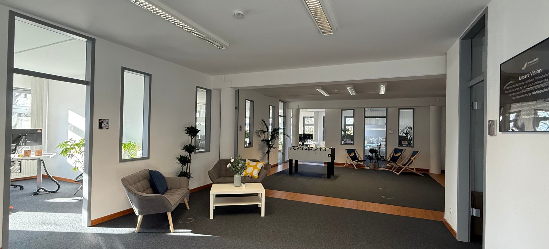 Moderner Arbeitsplatz im Fokus MSP Büro Hannover - IT Jobs mit Homeoffice und ergonomischer Ausstattung